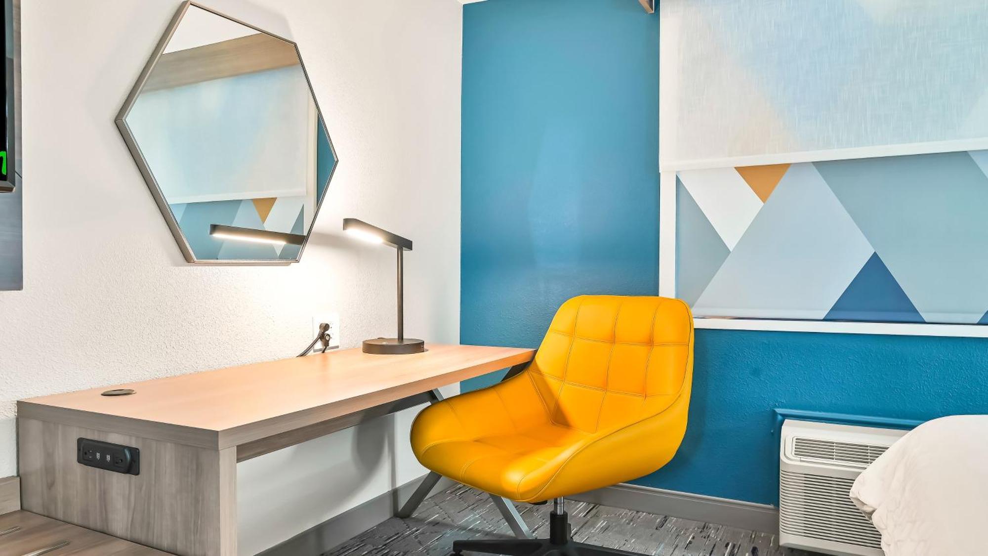 Express By Ihg Hotel Palestine